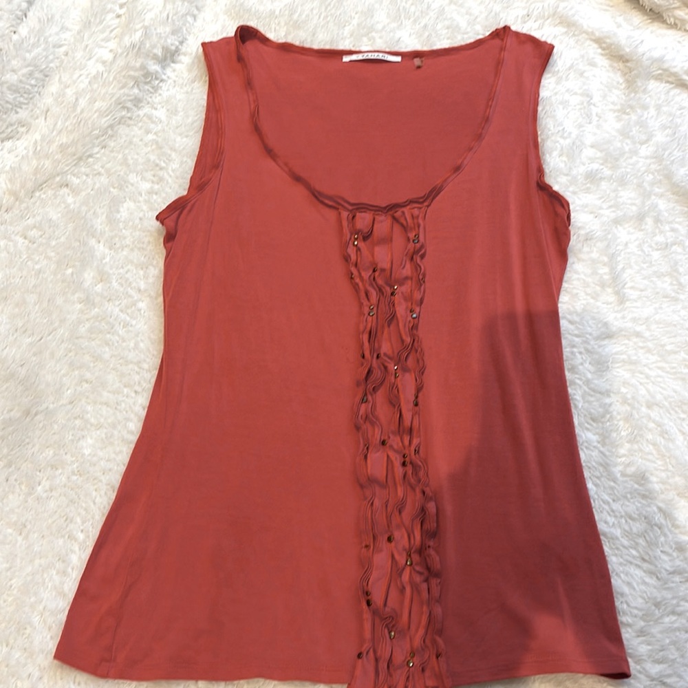 Tahari tank